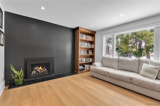 185 Briarhill Rd, Amherst, NY 14221