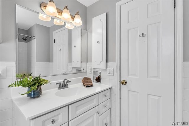 185 Briarhill Rd, Amherst, NY 14221