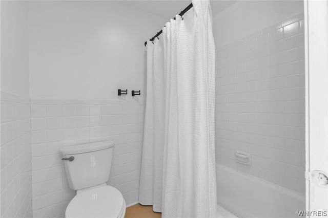 185 Briarhill Rd, Amherst, NY 14221