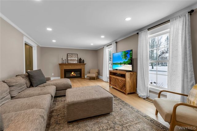 185 Briarhill Rd, Amherst, NY 14221