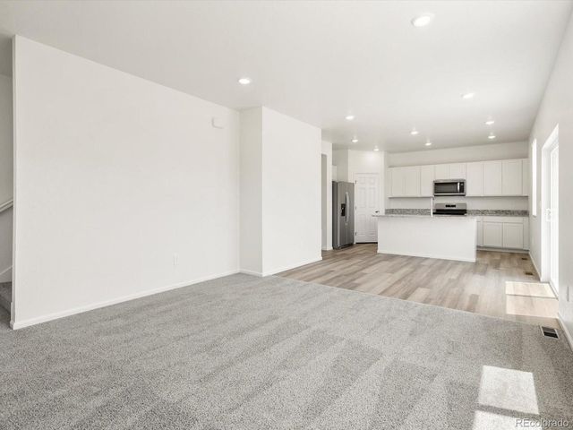 4694 Sugarcane St, Johnstown, CO 80534