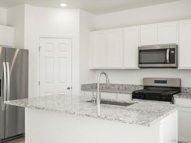 4694 Sugarcane St, Johnstown, CO 80534