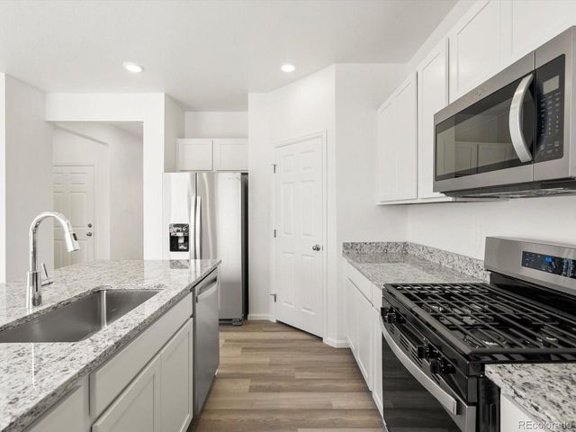 4694 Sugarcane St, Johnstown, CO 80534