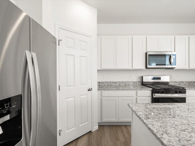 4694 Sugarcane St, Johnstown, CO 80534