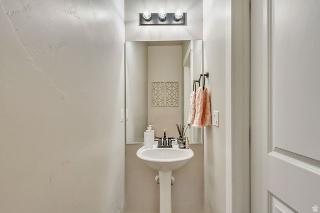 11386 S OKANOGAN LN, South Jordan, UT 84009