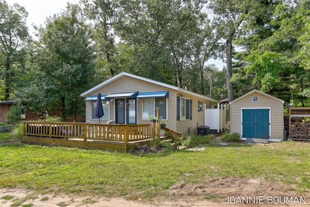 8286 W Pine Grove Beach Drive, Baldwin, MI 49304