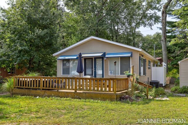 8286 W Pine Grove Beach Drive, Baldwin, MI 49304
