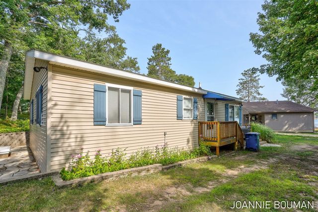 8286 W Pine Grove Beach Drive, Baldwin, MI 49304