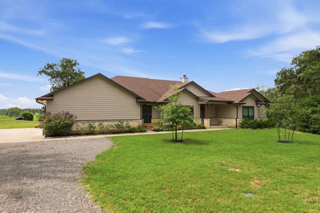3104 Stonewood Drive, Franklin, TX 77856 — photo 2