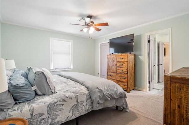 673 Warsaw Street, Bayou Vista, TX 77563