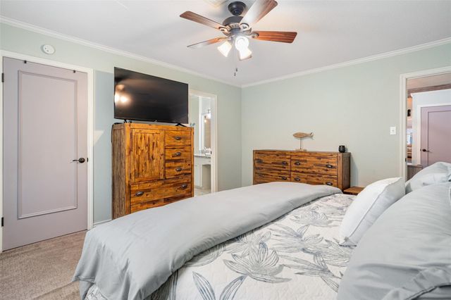 673 Warsaw Street, Bayou Vista, TX 77563