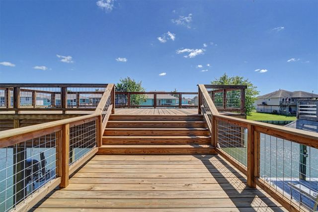 673 Warsaw Street, Bayou Vista, TX 77563