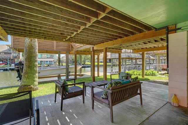 673 Warsaw Street, Bayou Vista, TX 77563