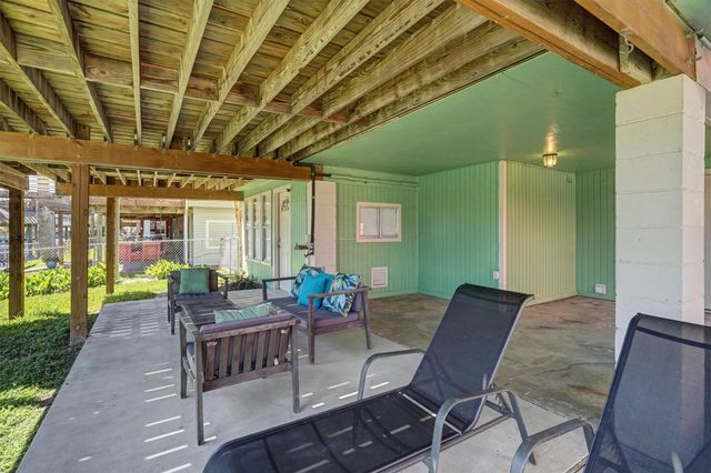 673 Warsaw Street, Bayou Vista, TX 77563