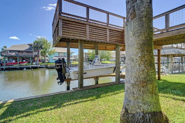 673 Warsaw Street, Bayou Vista, TX 77563