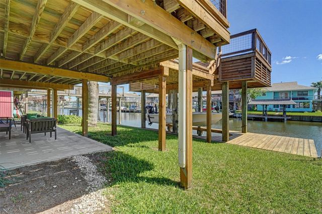 673 Warsaw Street, Bayou Vista, TX 77563