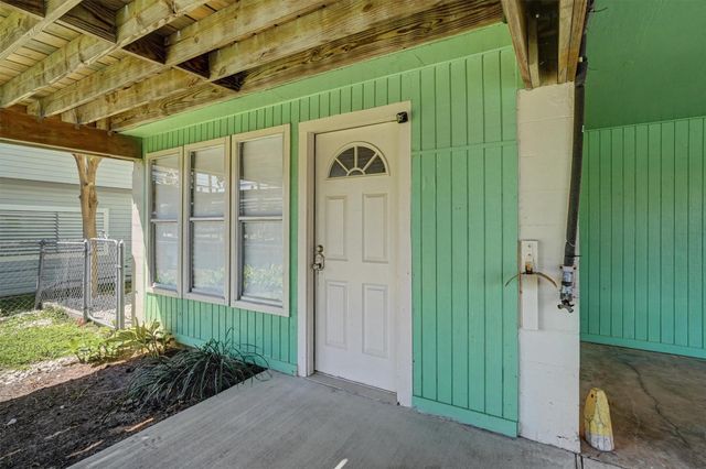 673 Warsaw Street, Bayou Vista, TX 77563