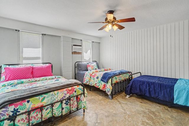 673 Warsaw Street, Bayou Vista, TX 77563