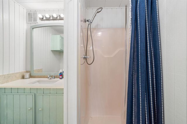 673 Warsaw Street, Bayou Vista, TX 77563