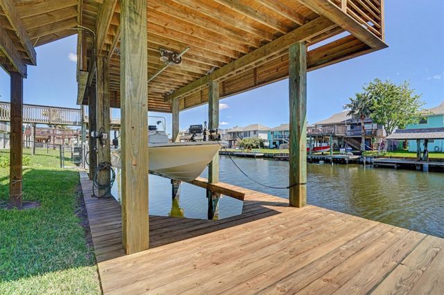 673 Warsaw Street, Bayou Vista, TX 77563