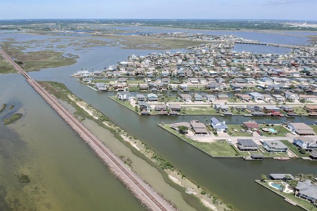 673 Warsaw Street, Bayou Vista, TX 77563