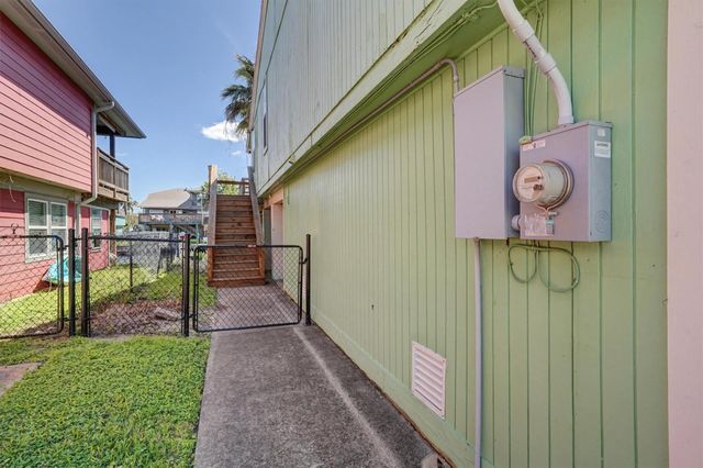 673 Warsaw Street, Bayou Vista, TX 77563