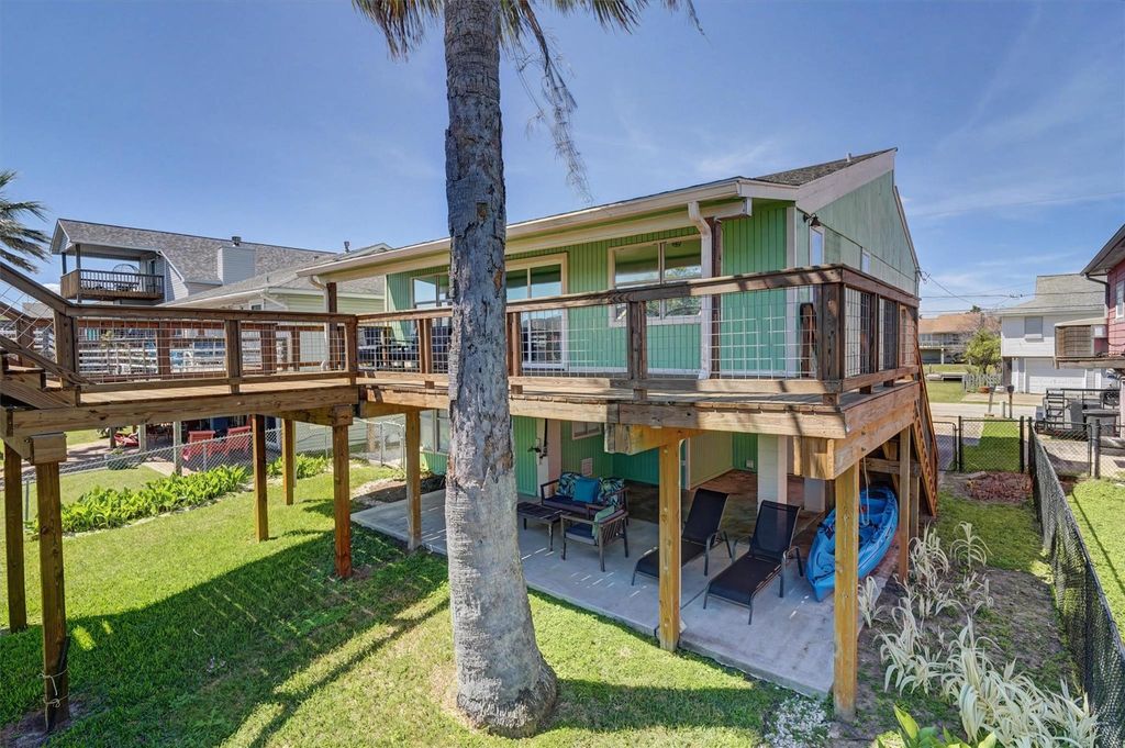 673 Warsaw Street, Bayou Vista, TX 77563