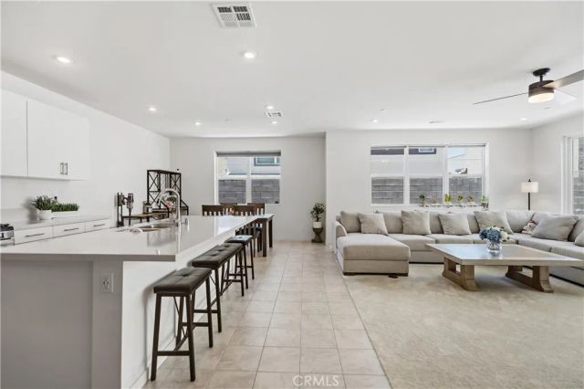 15964 Caterpillar, Fontana, CA 92336