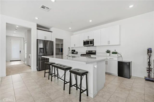 15964 Caterpillar, Fontana, CA 92336