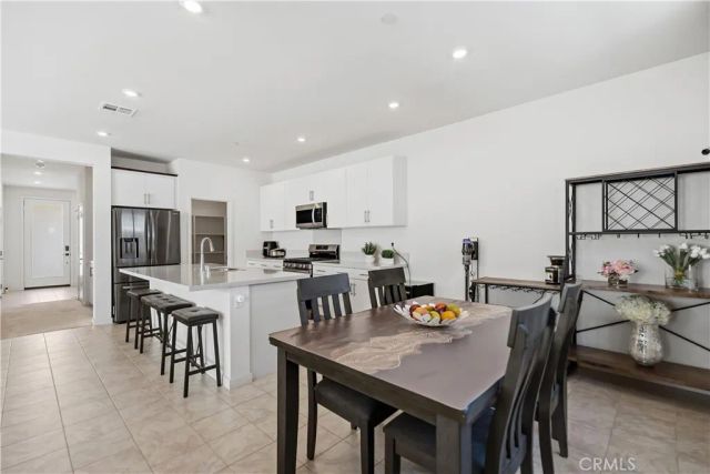 15964 Caterpillar, Fontana, CA 92336
