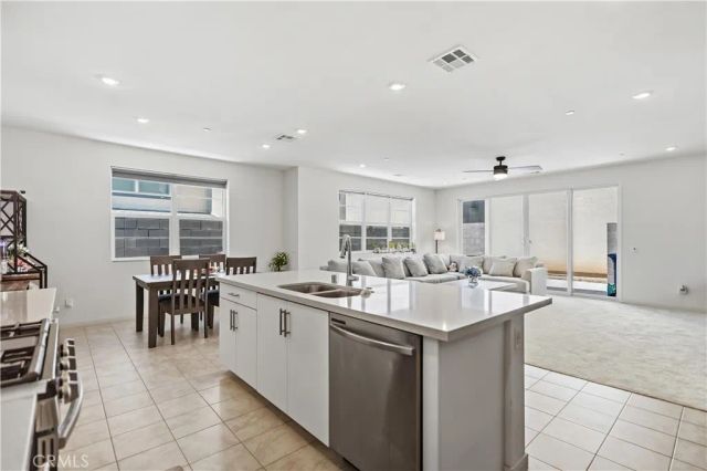15964 Caterpillar, Fontana, CA 92336