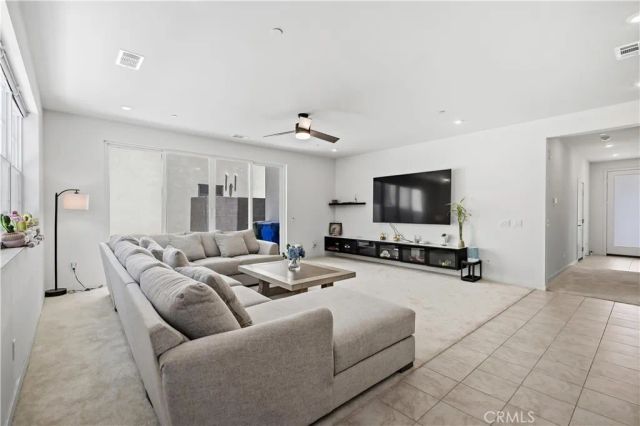 15964 Caterpillar, Fontana, CA 92336
