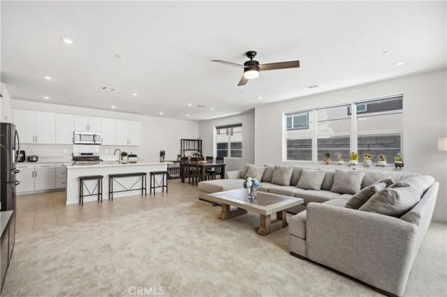 15964 Caterpillar, Fontana, CA 92336