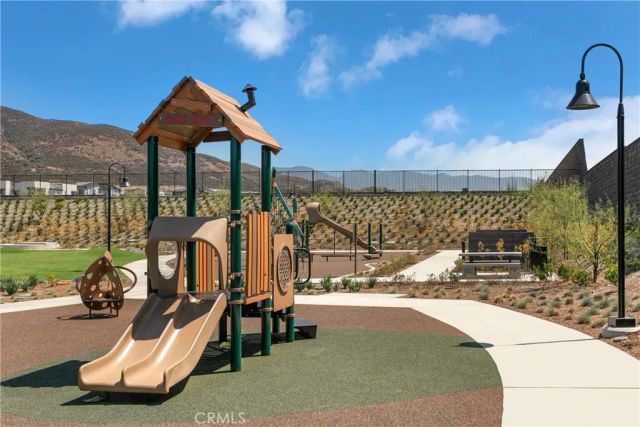 15964 Caterpillar, Fontana, CA 92336