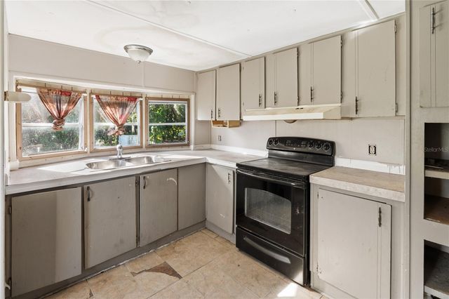 2110 CHRISTY LANE, Lakeland, FL 33801