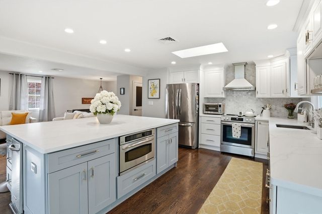 15 Hemlock Dr, Norwell, MA 02061