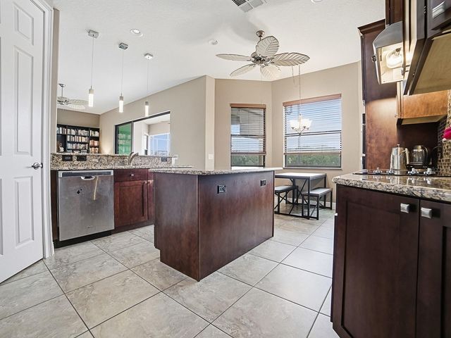 38701 OAK PLACE COURT, Lady Lake, FL 32159