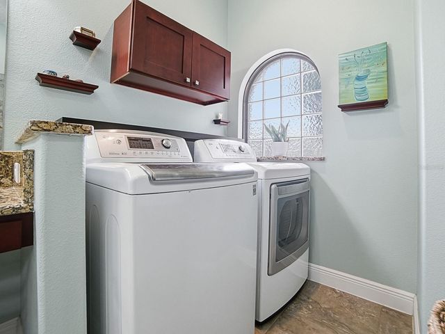 38701 OAK PLACE COURT, Lady Lake, FL 32159