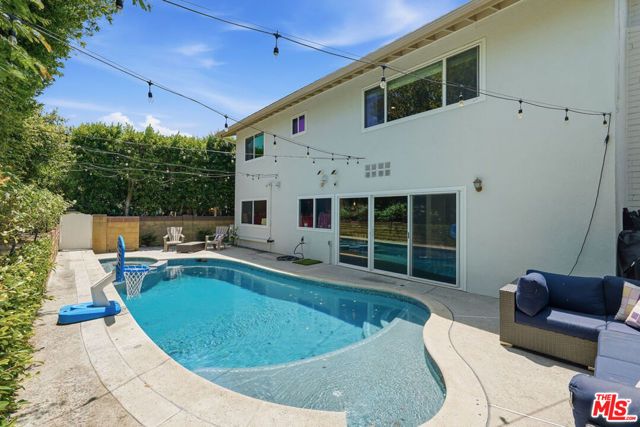 5516 Bluebell Avenue, Valley Village, CA 91607