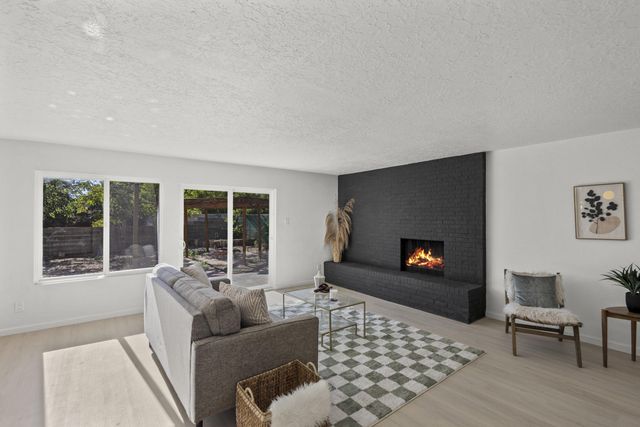 5901 CHIMAYO Drive NW, Albuquerque, NM 87120