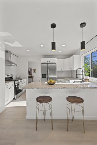 5901 CHIMAYO Drive NW, Albuquerque, NM 87120