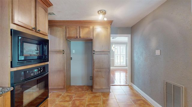 642 N Flamingo Drive, Seabrook, TX 77586