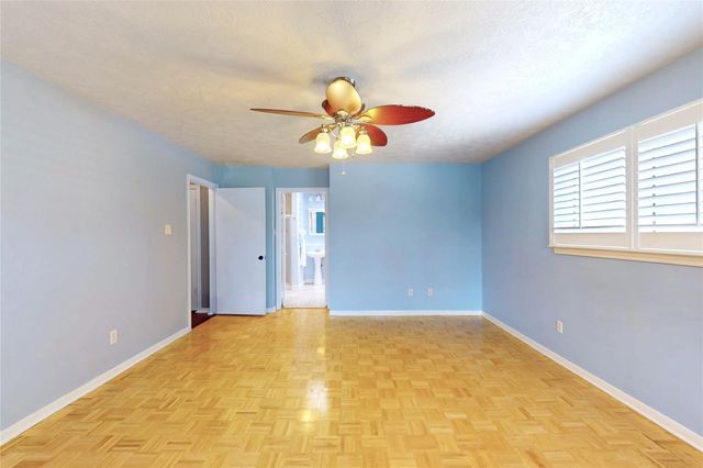 642 N Flamingo Drive, Seabrook, TX 77586