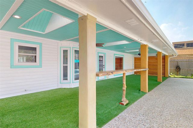 642 N Flamingo Drive, Seabrook, TX 77586