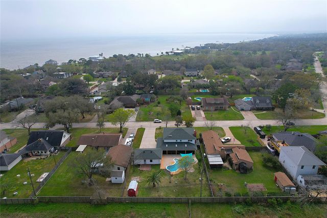 642 N Flamingo Drive, Seabrook, TX 77586