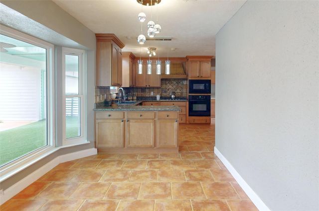 642 N Flamingo Drive, Seabrook, TX 77586