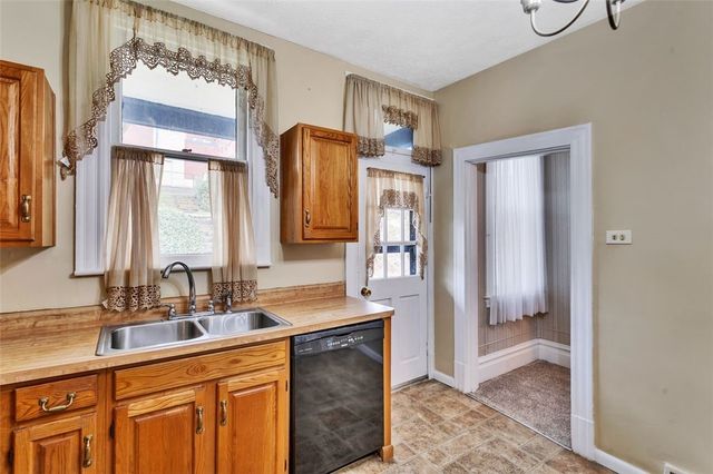 326 Mckinley Ave, Avalon, PA 15202