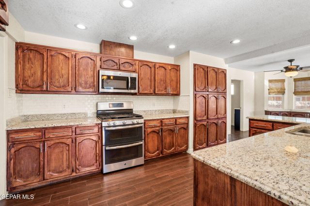 4332 LOMA DE BRISAS Drive, El Paso, TX 79934