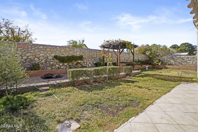 4332 LOMA DE BRISAS Drive, El Paso, TX 79934