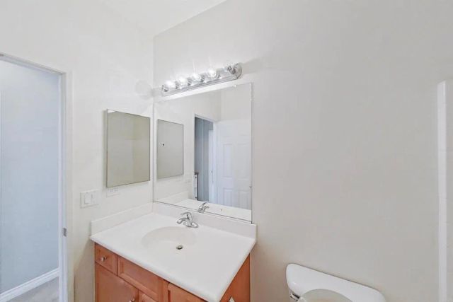 6048 Oak Fence Lane, Lancaster, CA 93536